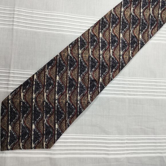 Evan Picone 100% Silk Mens Tie Necktie Blue Brown Geometric Waves Classic Length - Picture 2 of 8
